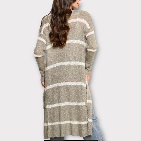 🟥SALE☄️HOST PICK🩶Long Sleeve Striped Cardigan w/pockets - Picture 6 of 6
